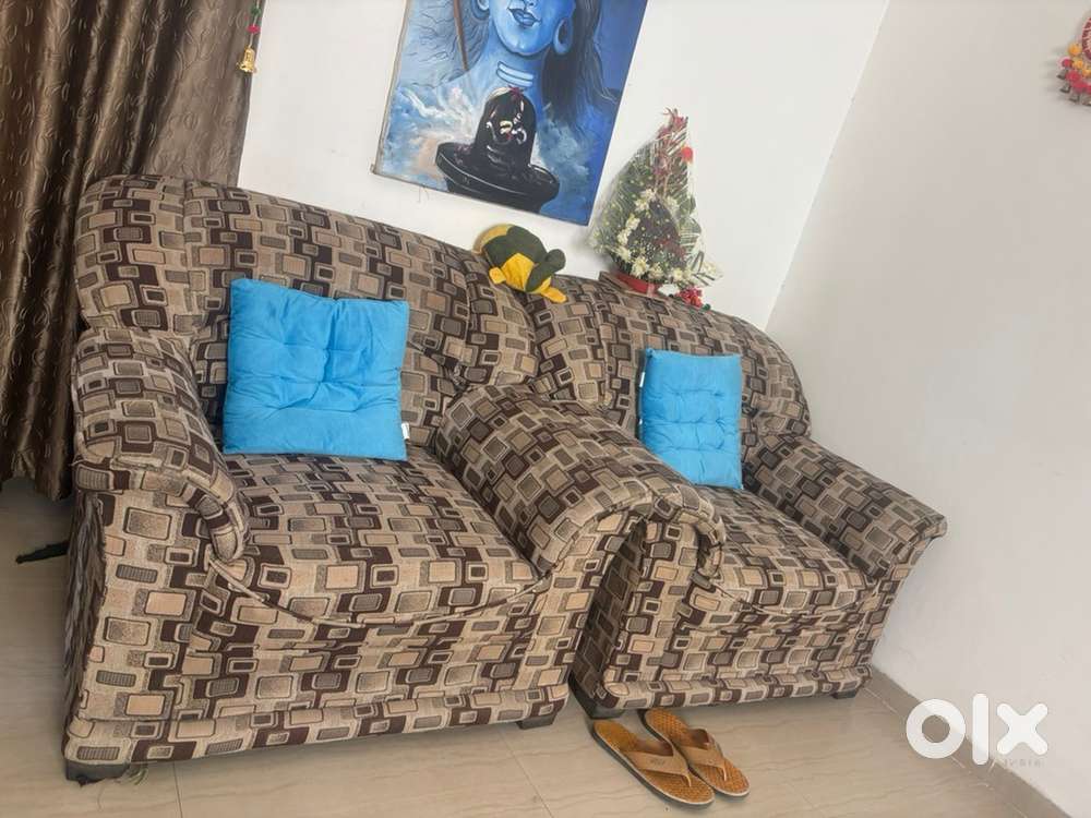 2 sofa single seater