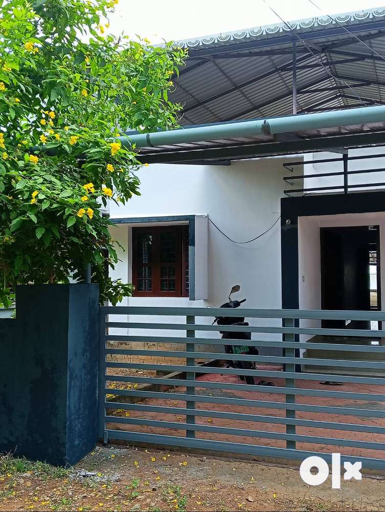 2 BHK HOUSE IN 5 CENTS at Athani