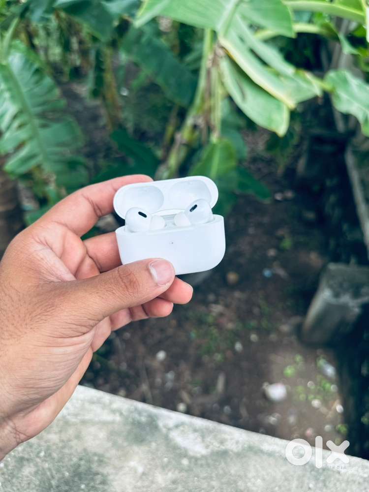 Apple airpods pro 2 with magsafe case (lightning port)