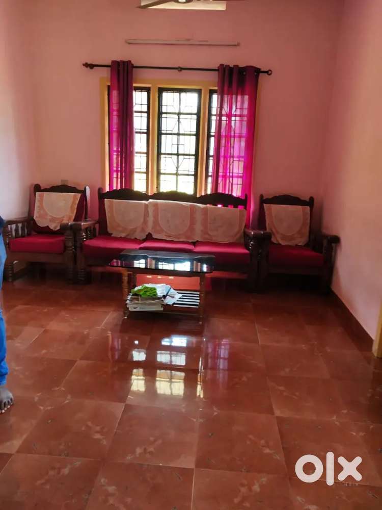 4 Bhk Hus 8 cents land 85 lakh kavoor