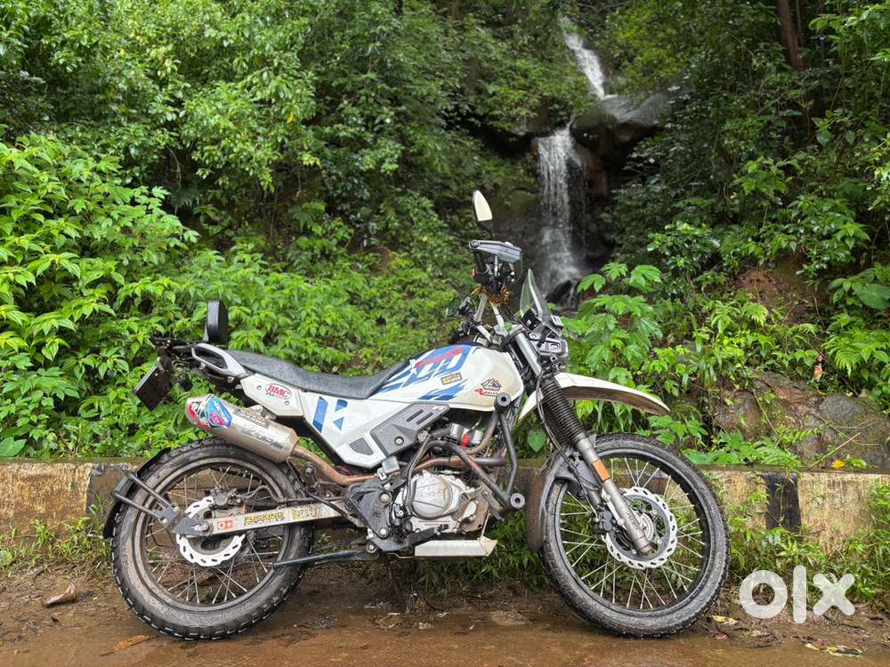 Xpulse 200 4v , well maintained with showroom services