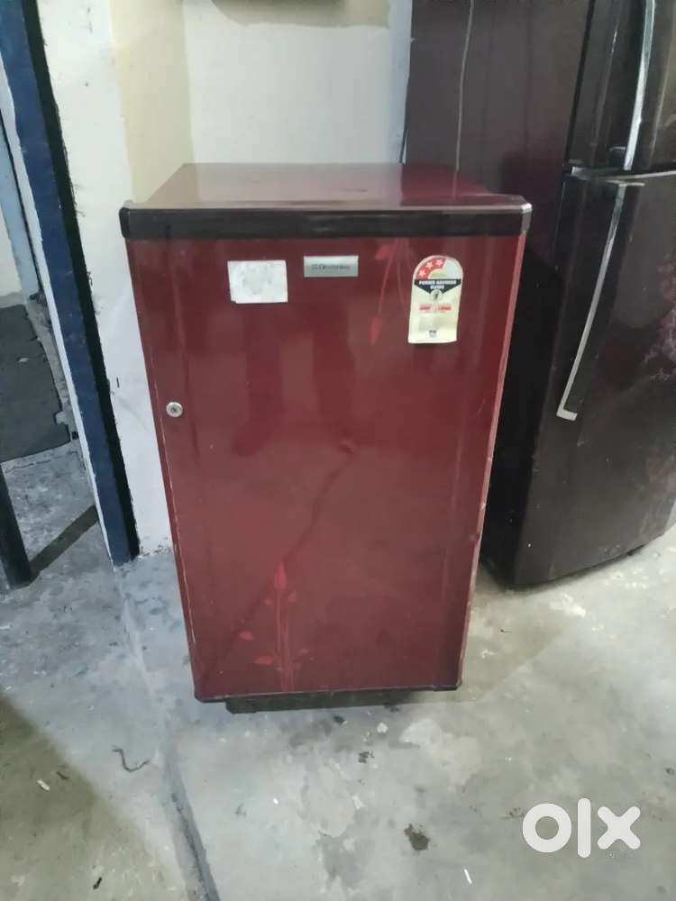 Electrolux refrigerator good condition single door 100 litre 3 star