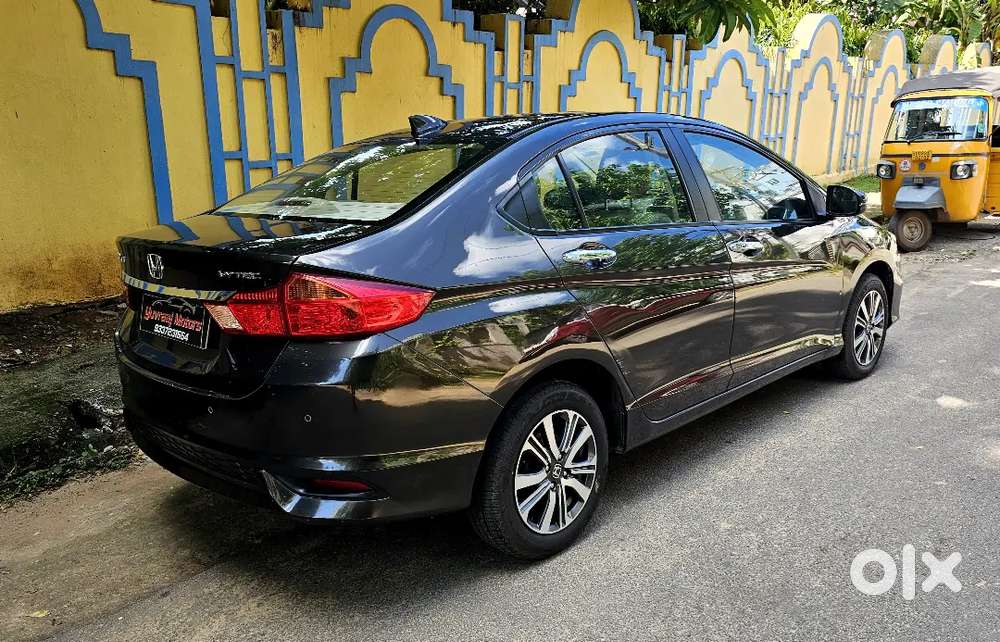 Excellent condition 2022  honda city v model petrol push button start