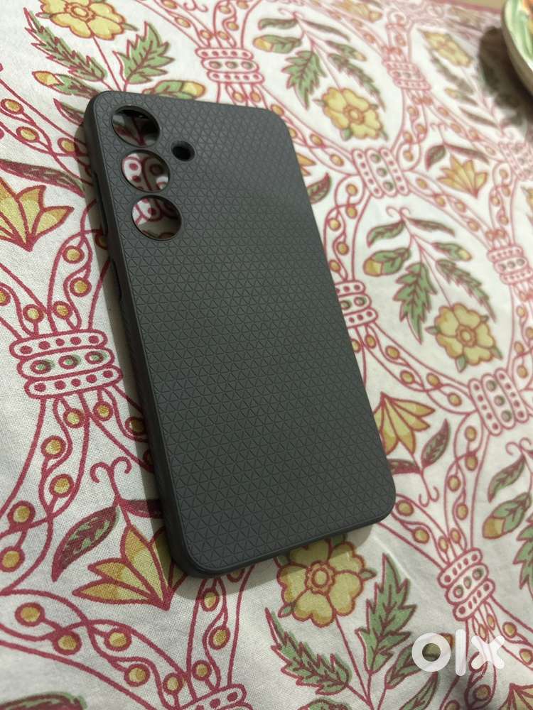Spigen Samsung S24 back cover