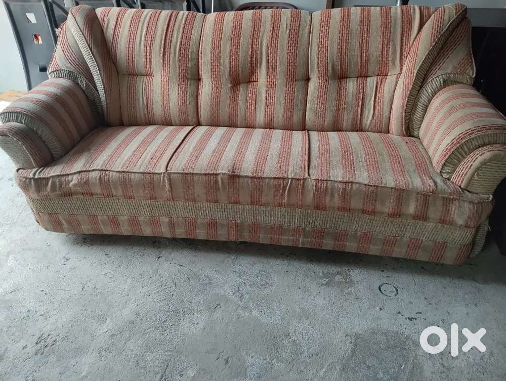 5 seater big size comfortable sofa for sale good condition