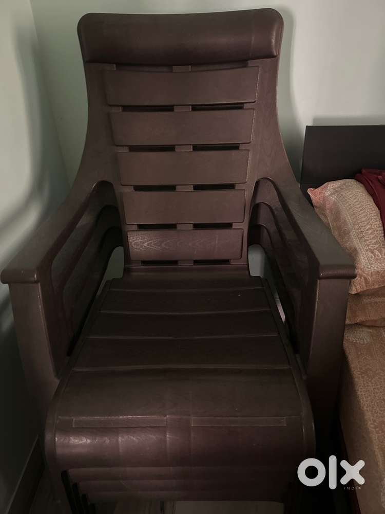 Neelkamal easy chairs