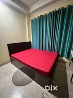 Queen size bed with hydraulic storage