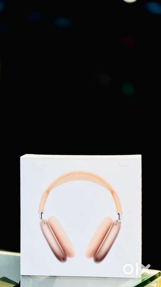 APPLE AIRPODS MAX SEALED WITH STORE BILL AND ONE YEAR WARRANTY
