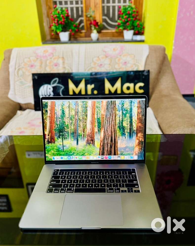 MacBook Pro A1990 i9 16GB /512GB SSD