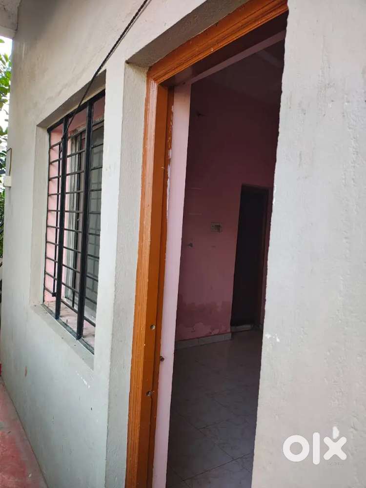 1 Room and sharing washroom