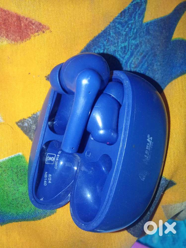 Boot company headphone second hand bluetooth connect
