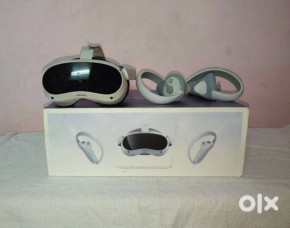 Pico 4 VR all one headset in Excellent Condition