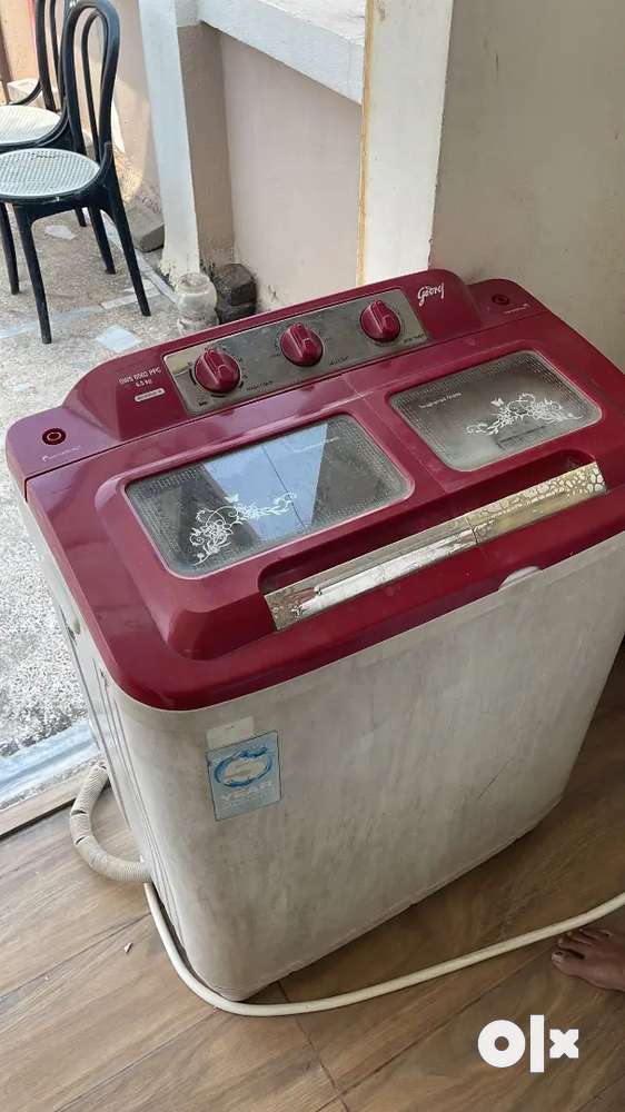 Godrej Semi Auto Top-loading Washing Machine (6.5 Kg, RED) 3 Yrs Old