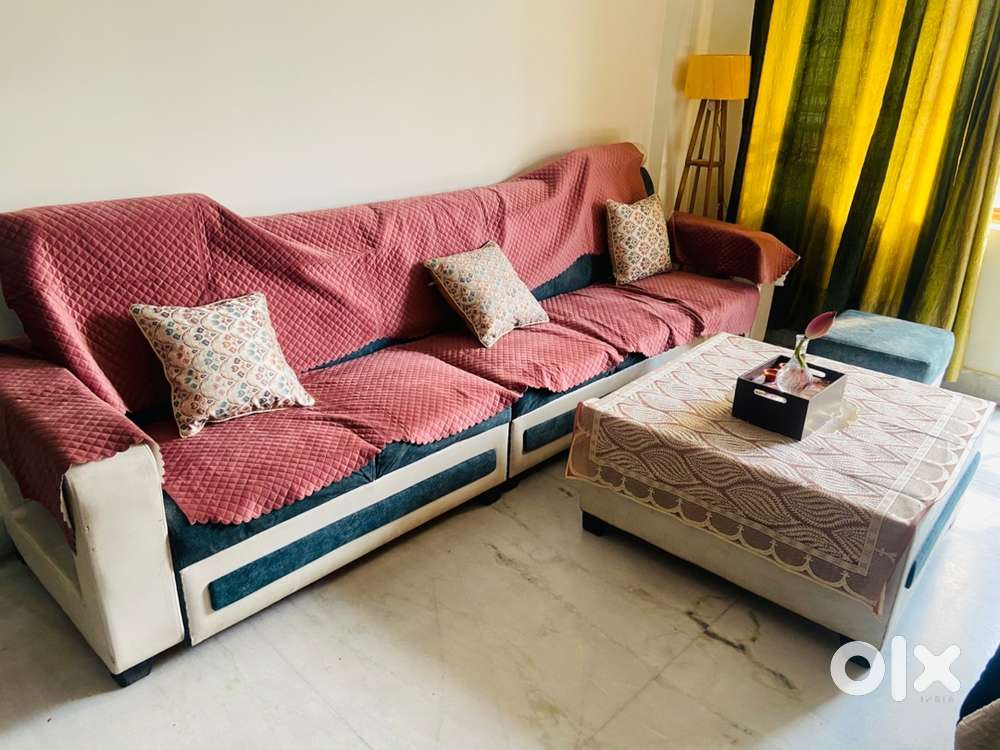 7 Seater sofa set with center table