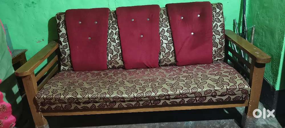 Sofa Set Two chairs and a three-seater sofa.