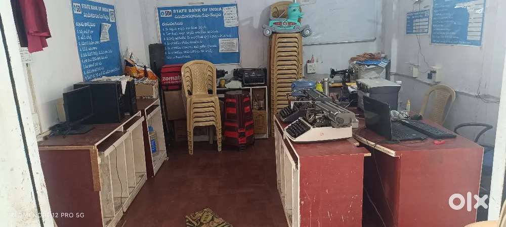 Computer Institute With TYPING MACHINES