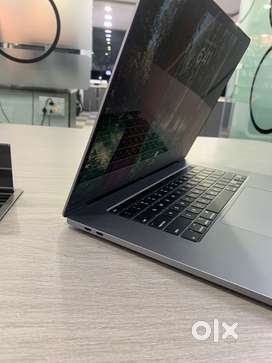 Macbook Pro A2141/Core i9 32GB RAM 1TB SSD/Touchbar/With Warranty