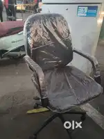 USED LIKE A NEW CHAIRS/OFFICE TABLE CHAIRS SOFA RACKS AVAILABLE