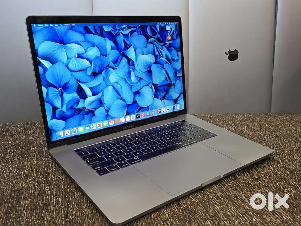 Apple Macbook Laptop i7 32gb 512gb 5.5gb Graphic 15inch Retina Display