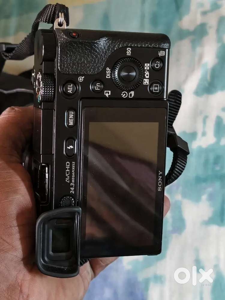 Selling sony alpha 6000