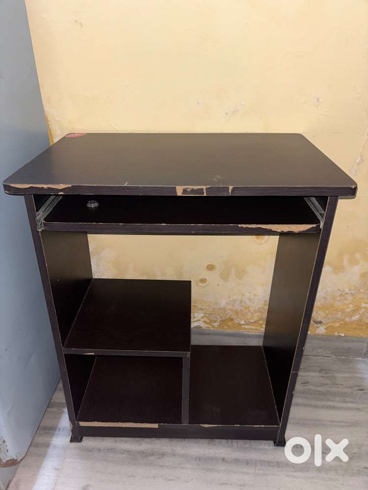 Computer table
