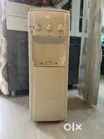 Water Dispenser with Hot, Cold and Normal Options- Good Condition.