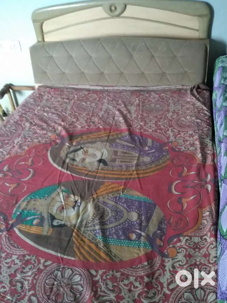 Queen size5*6 bed for selling