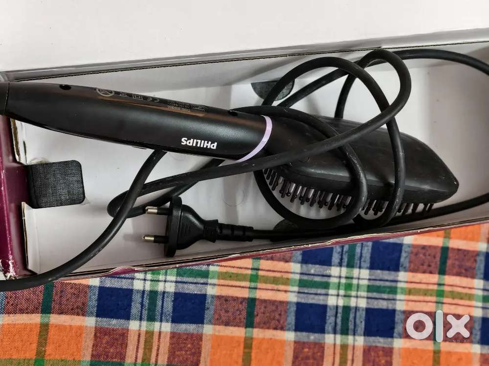Philips hair straightener brush.