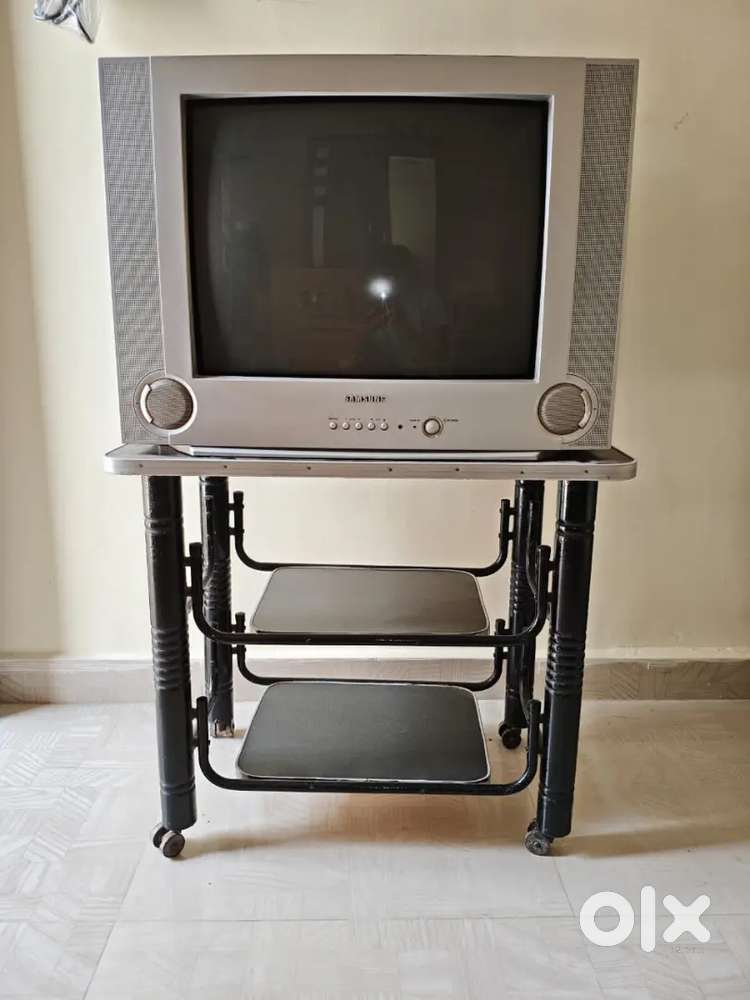 SAMSUNG TV + TIPOY FOR SALE
