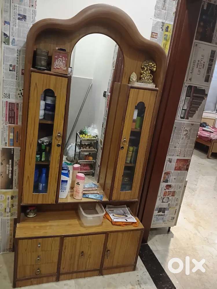 Dressing cupboard