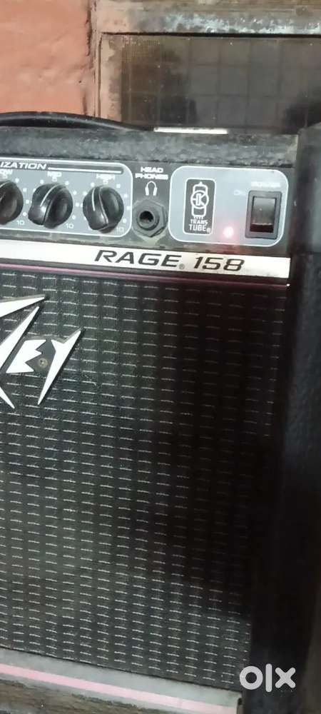 Electric guitar and guitar amplifier