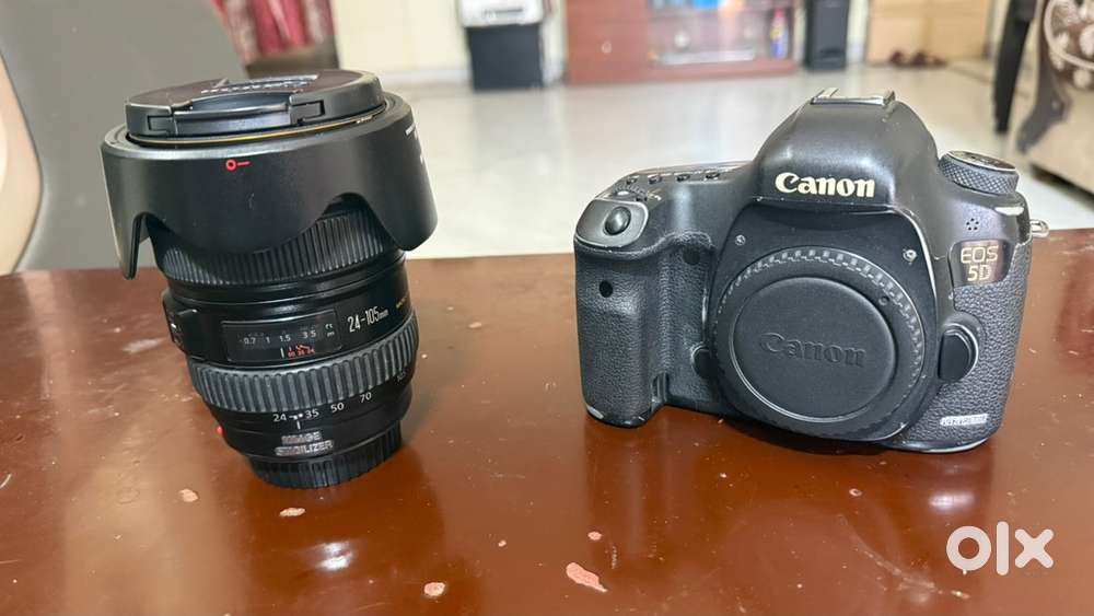 Canon 5d mark 3 with 24-105mm f4 lens Battery charger cable in exce co