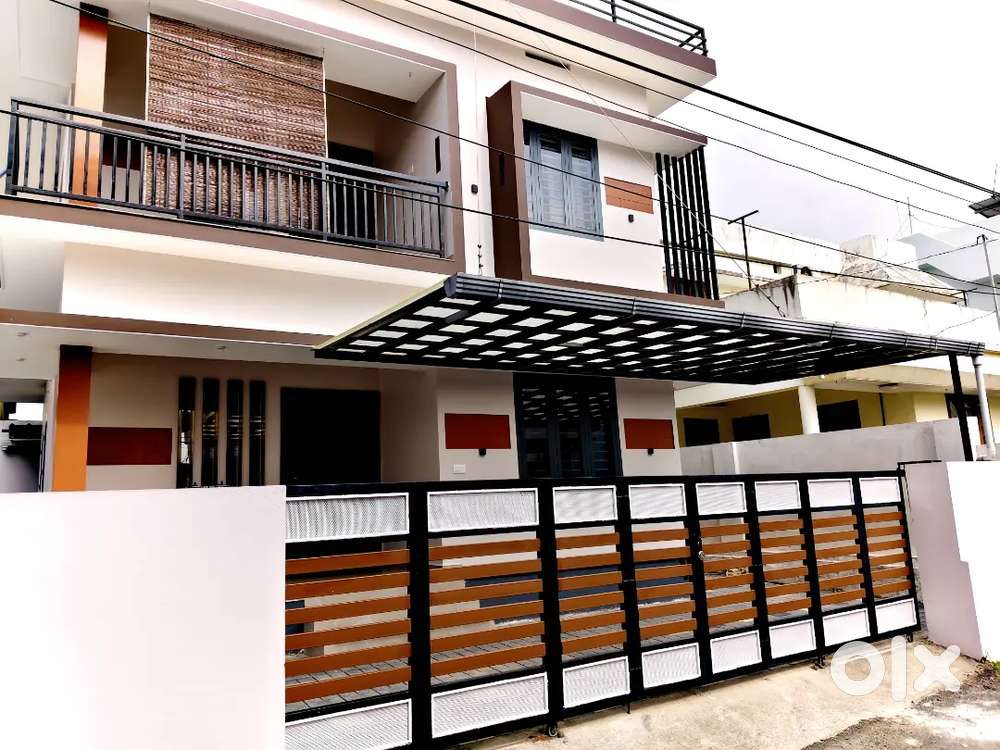 House at Chitra Nagar, Edappazhanji for sale
