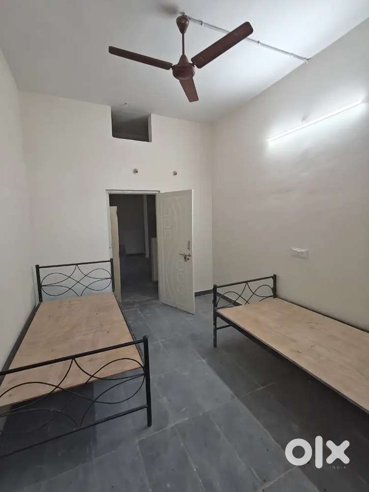 Working men's Pg accomodation in bowenpally