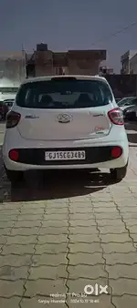 Grand i10 2017 
106400Km Driven
 2 key 
New tayer 
Petrol+CNG
Auto
