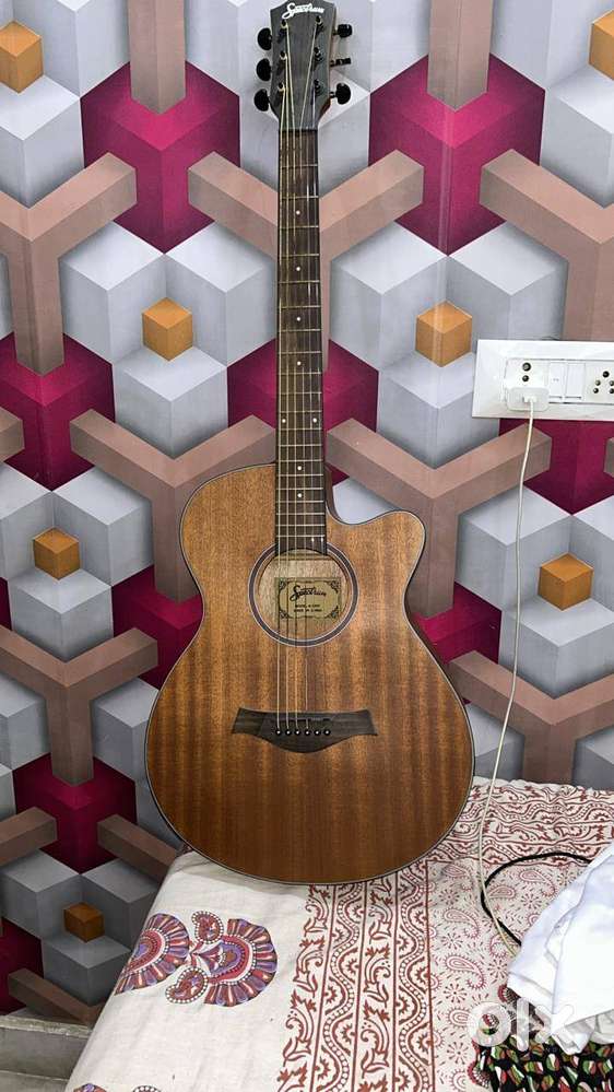 Selling Used Guitar condition like a newone.