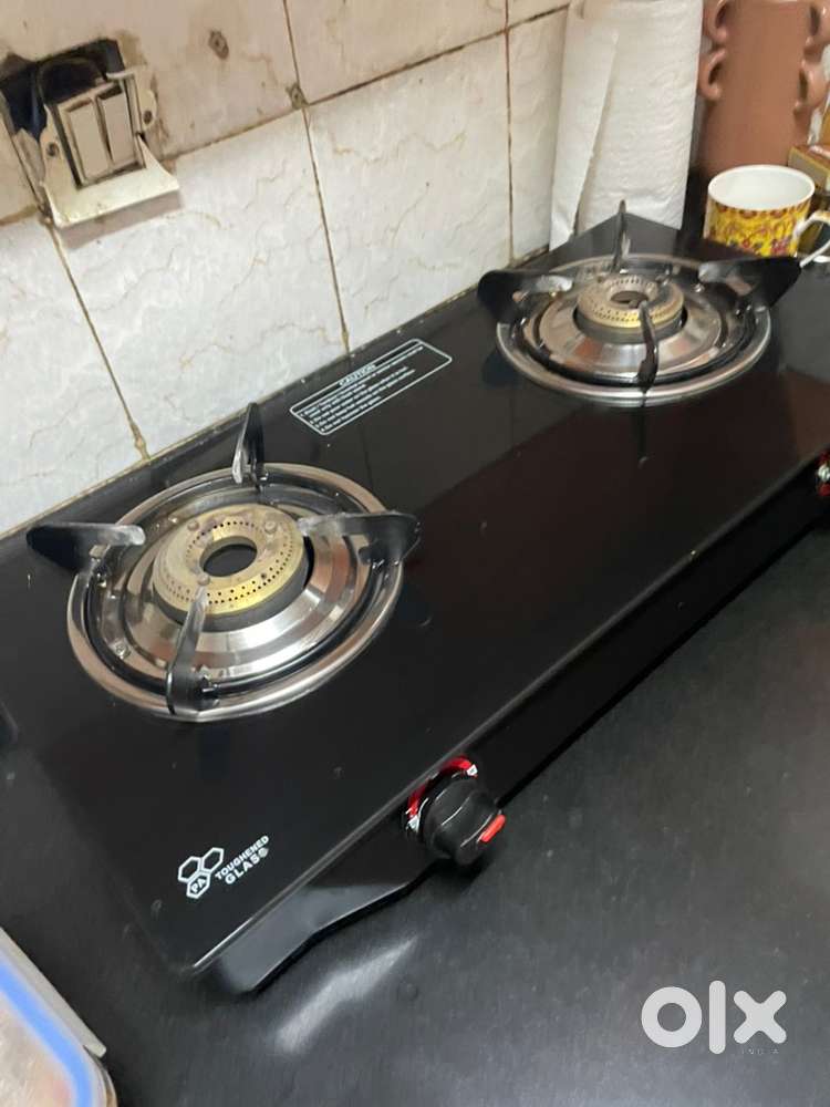 Less than 2 month old ceramic top stove. Like new. Packaging available