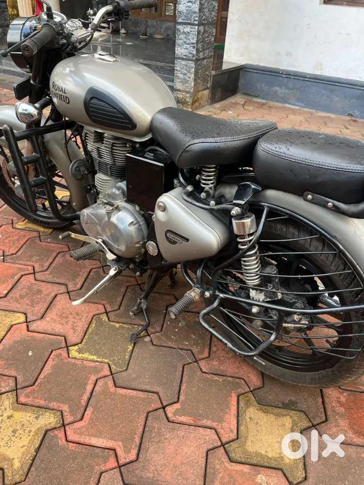 Royal Enfield 350 gun metal gray
