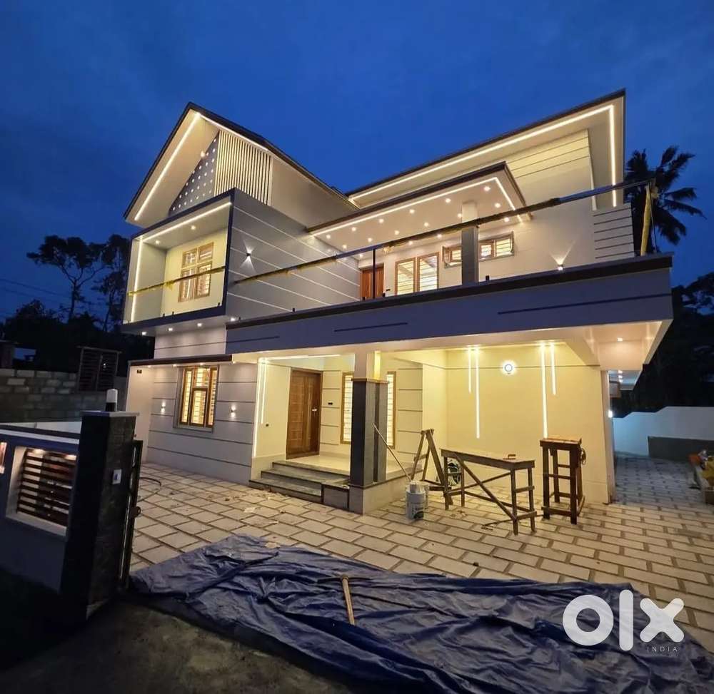 New beautiful house kazakootam kattaikonm 3 car parking4 bhk