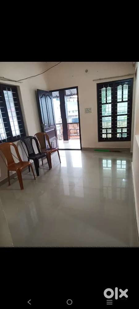 2 BHK HOUSE FIRST FLOOR RENT AT THRIKKAKKARA MODEL COLLEGE NEAR