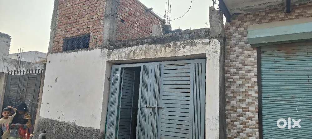 90 Gaj ka plot or half basment