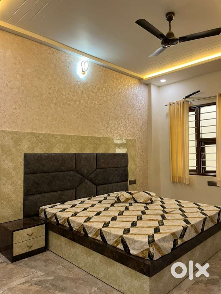 3 BHK FLAT /AC GYM/SWIMMING/3 Balconies/Car parking /water supply