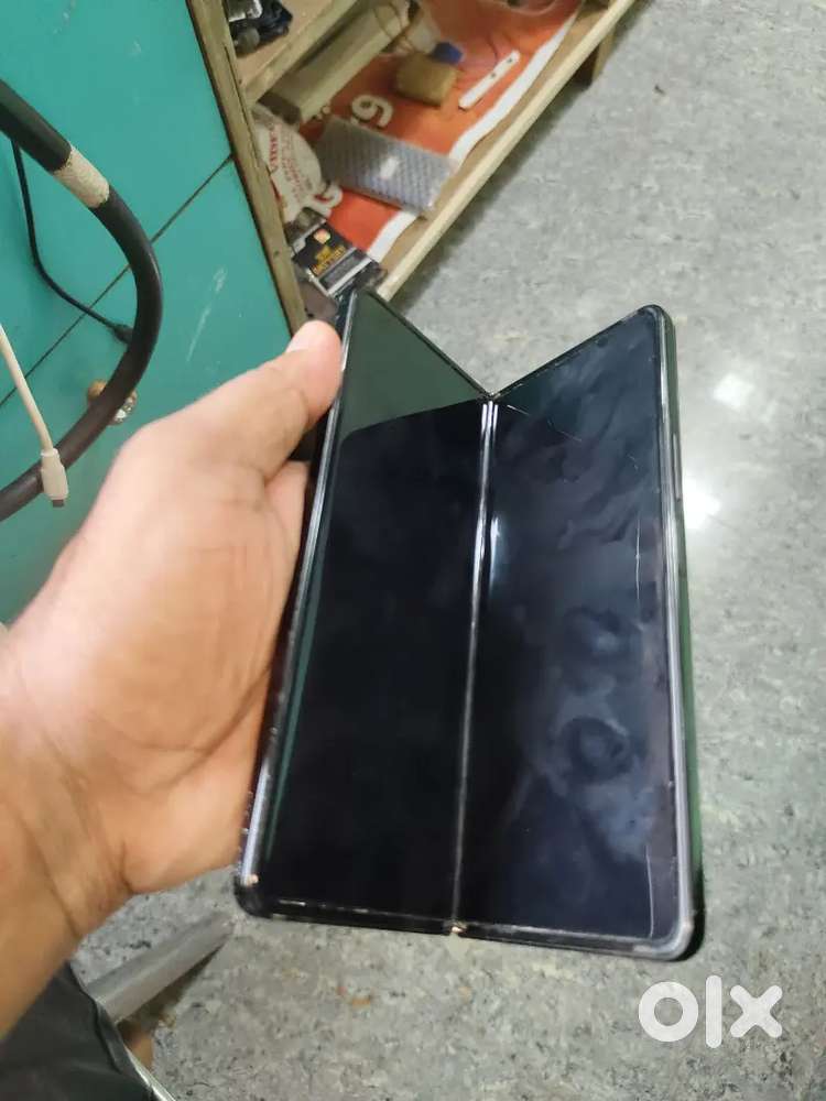 Samsung Fold 3.mobile ka meddle pata kharap ..board au display ok