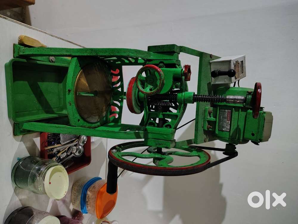 Ice gola maker machine