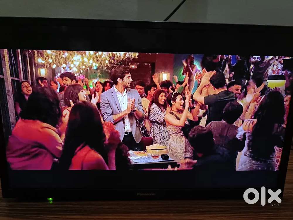 7 years old LED Panasonic 24inch TV excellent cond.Free remote+stand.