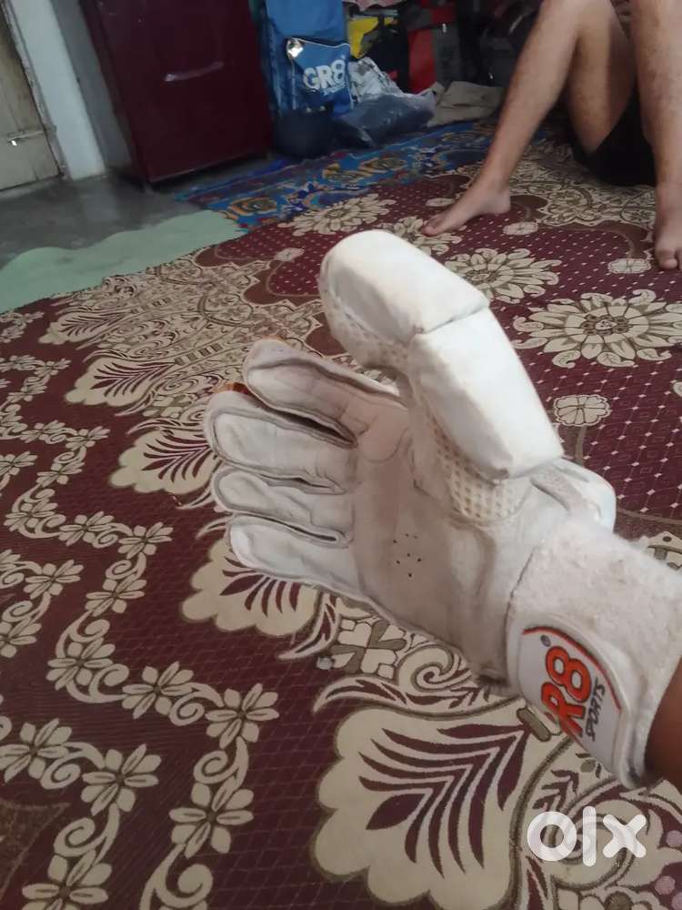 I have sell my cricket gloves right hand gloves 1500 hundred