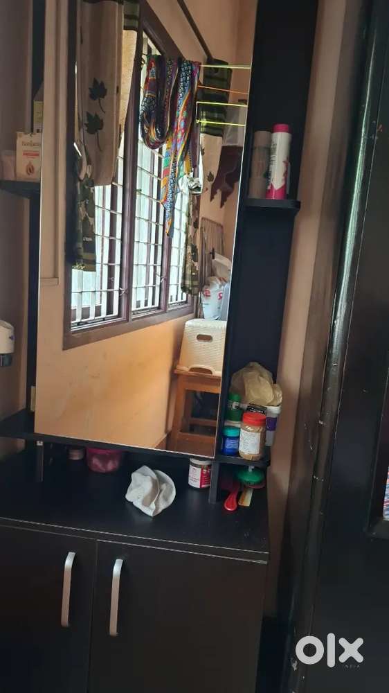 Dressing table