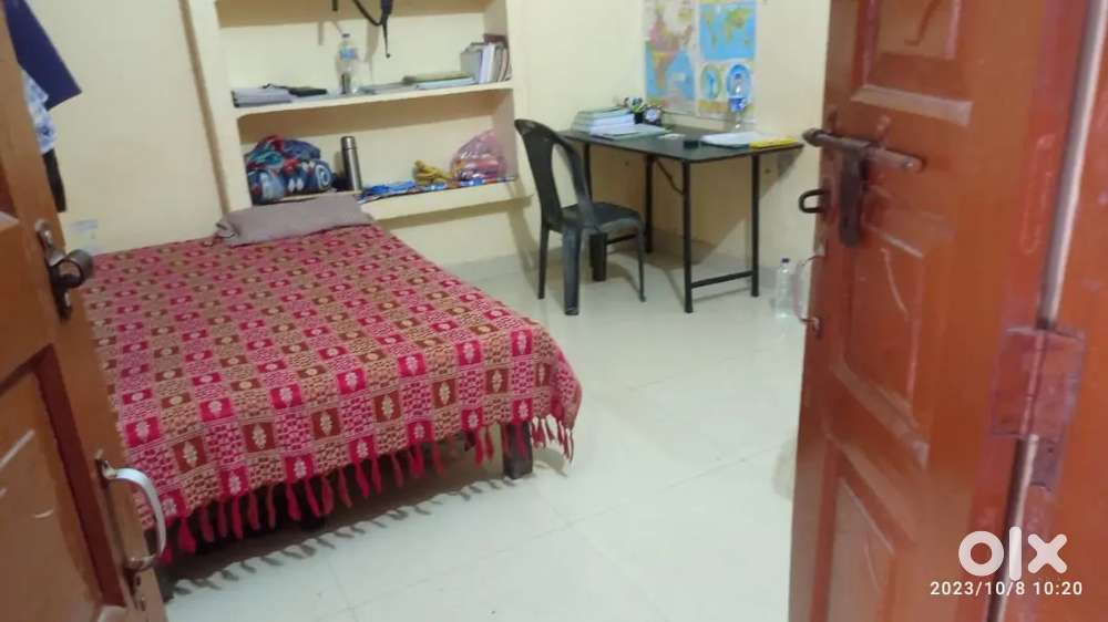 For girl Single room partner