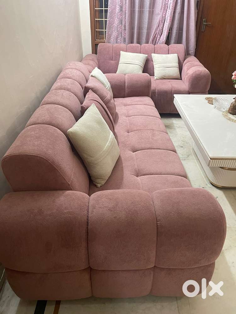 Big 5 seater l shaped sofa with white  American centre table