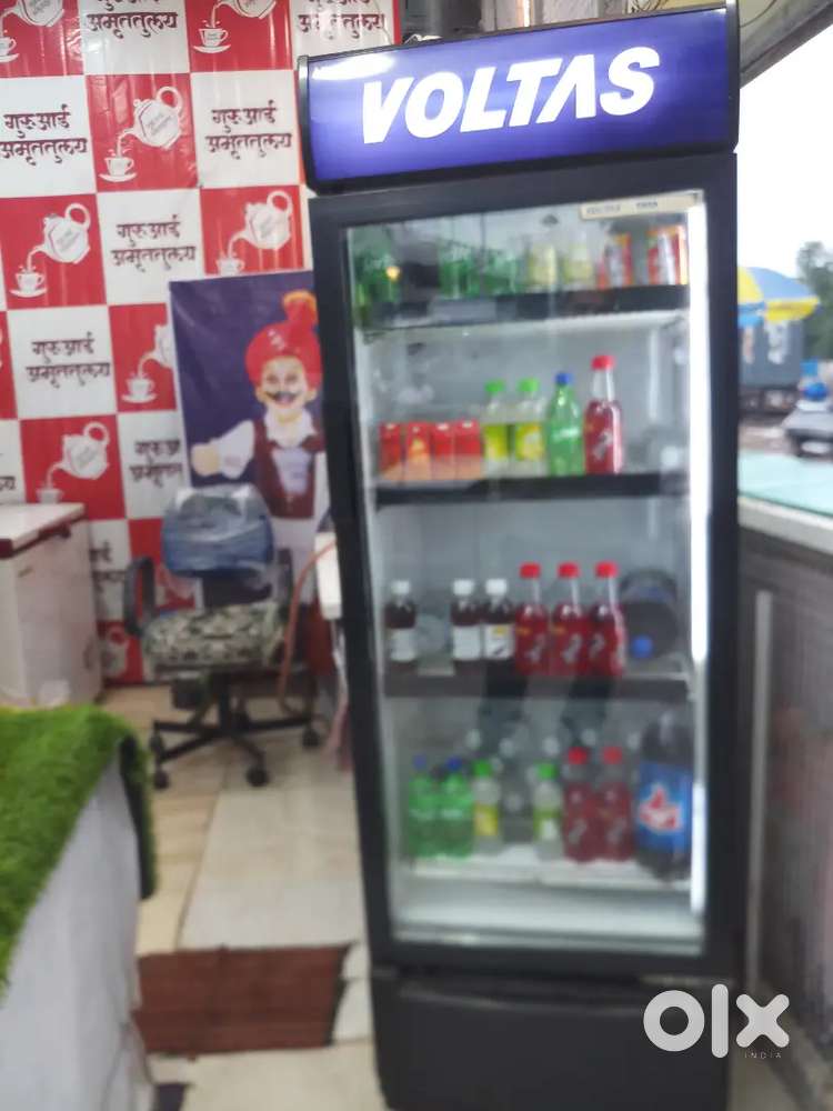Display fridge voltas